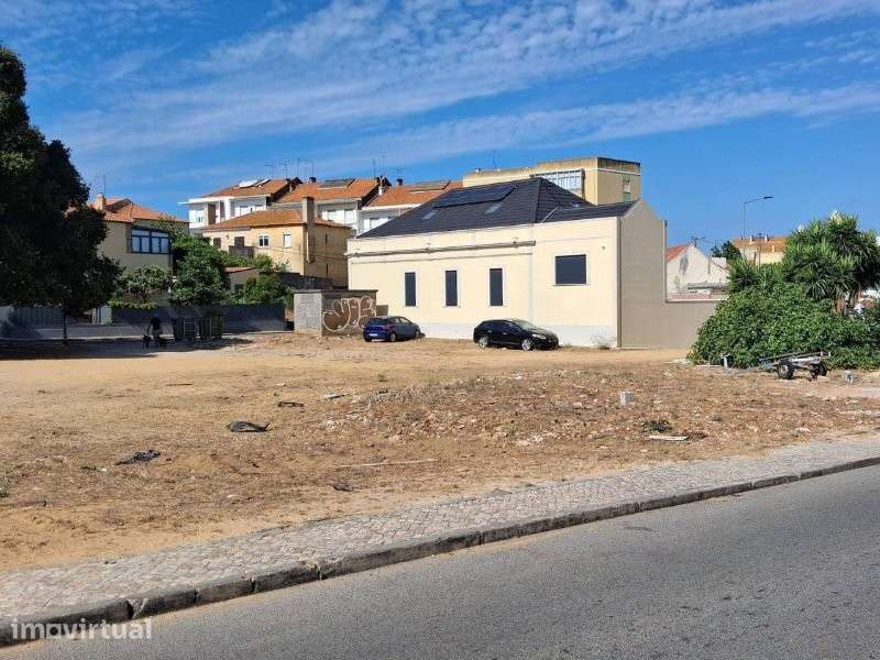 Terreno Urbano com Edifício Aprovado para 11 T2 e 7 T3, no Coração de - Grande imagem: 5/23