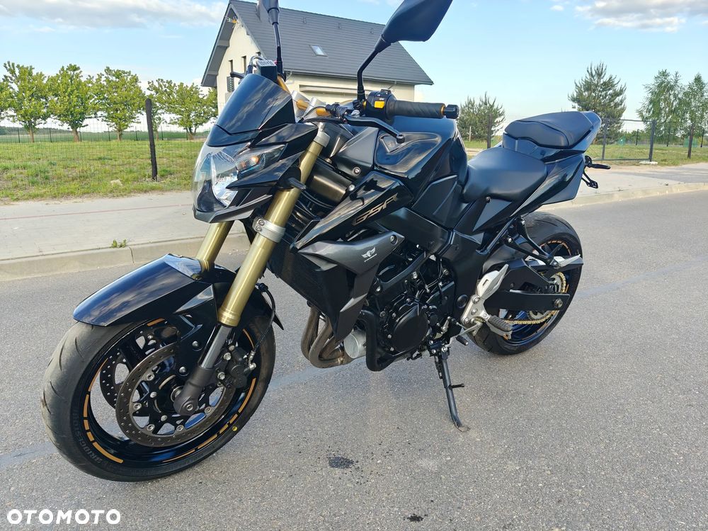 Suzuki GSR - 1