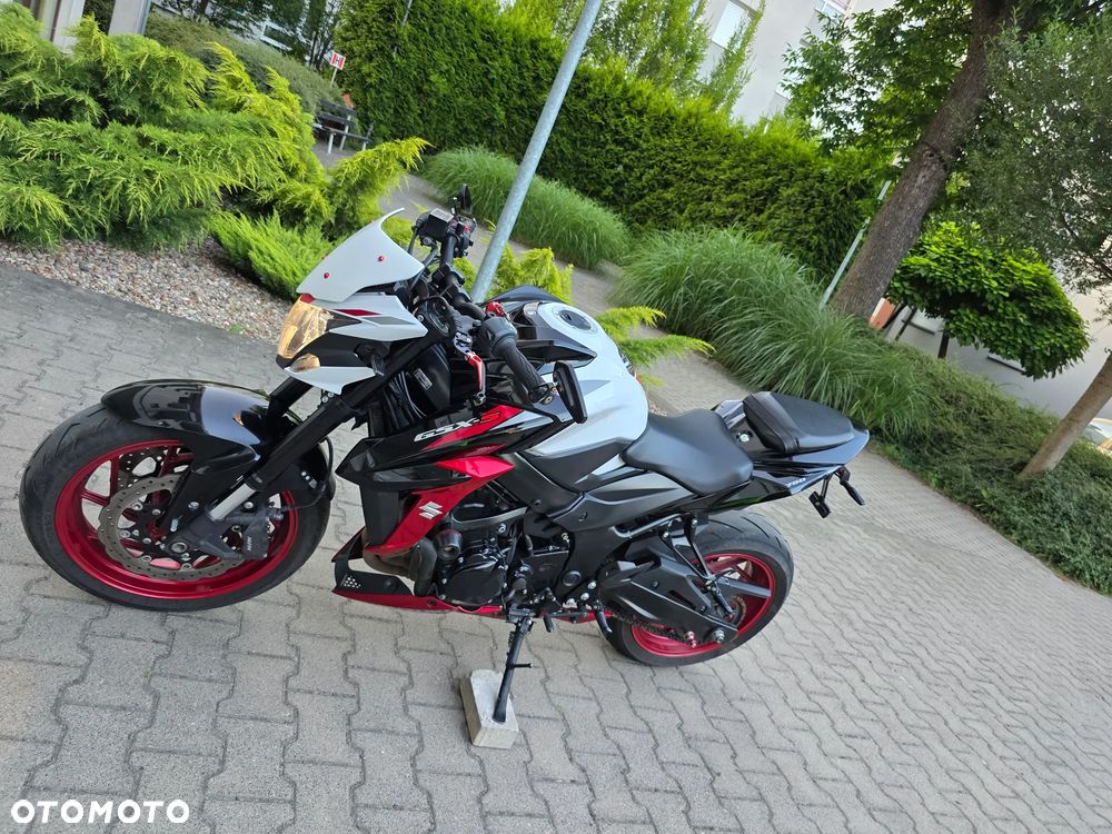 Suzuki GSX - 24