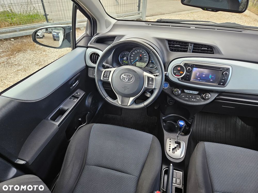 Toyota Yaris Hybrid 100 Sol - 12