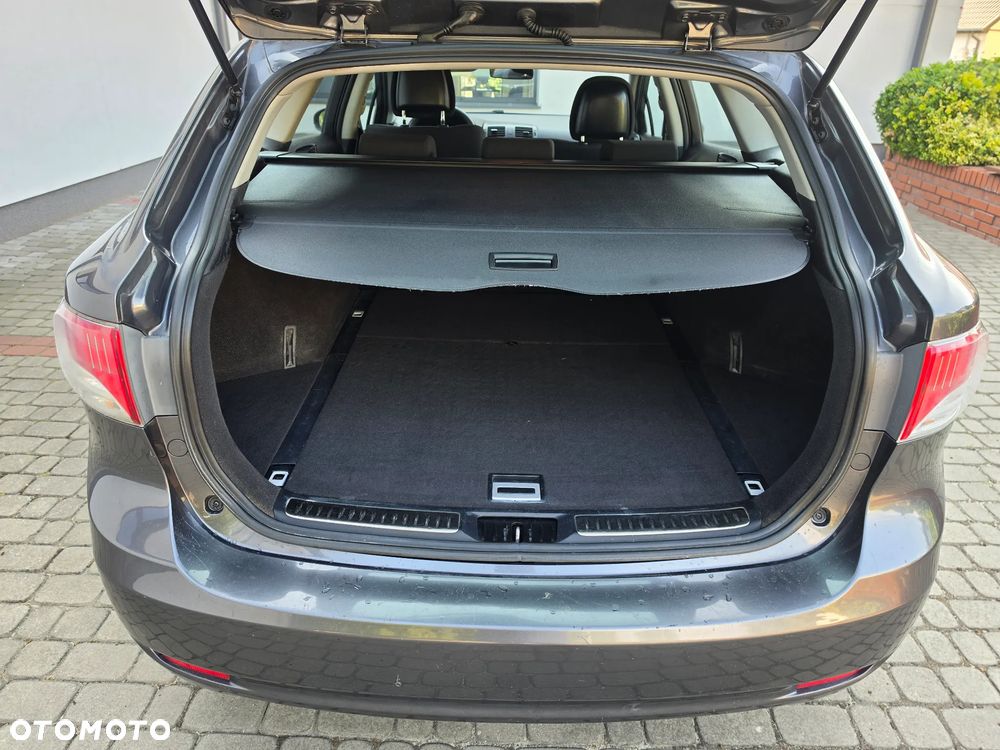 Toyota Avensis 2.0 D-4D - 11