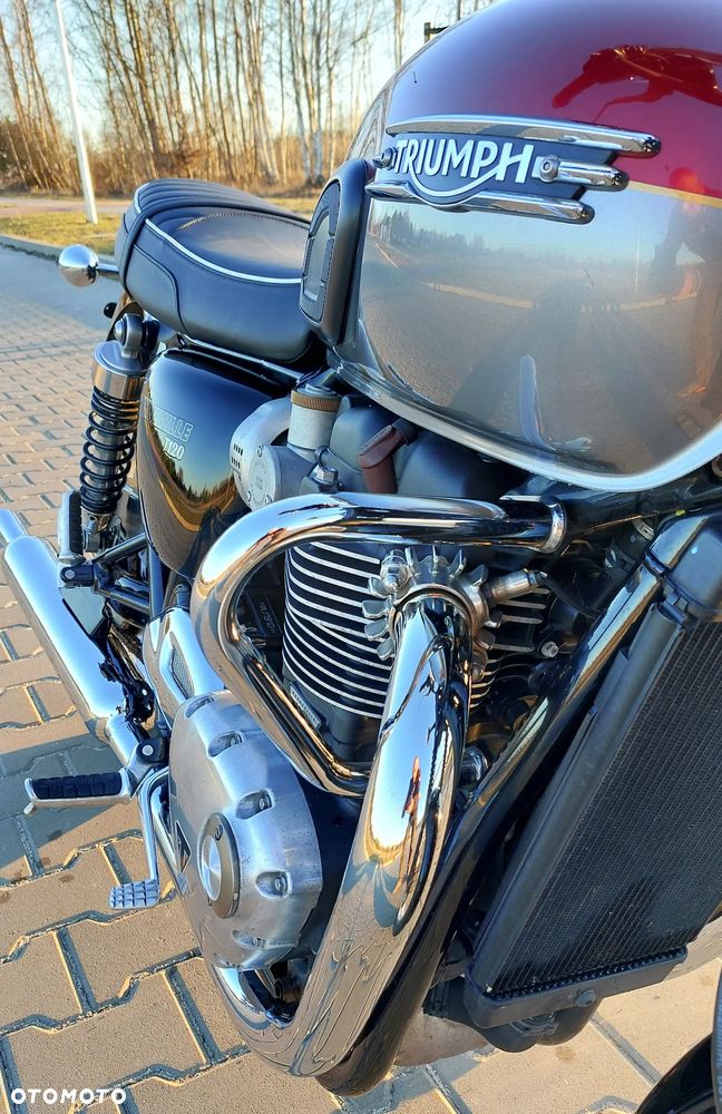 Triumph Bonneville - 35