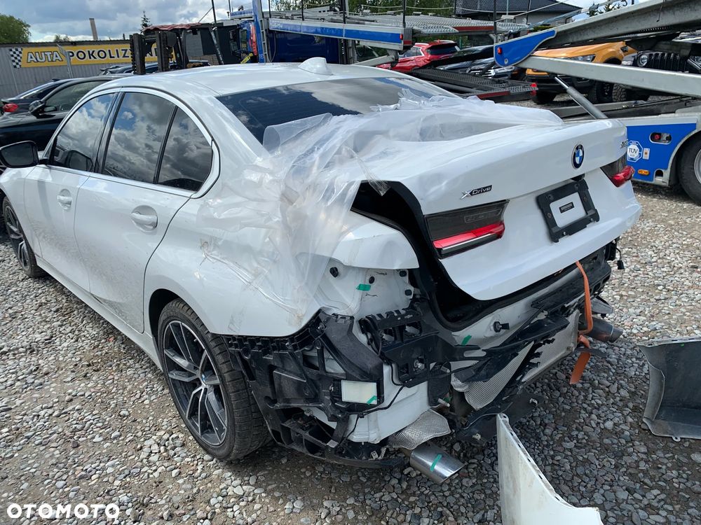 BMW Seria 3 330i xDrive - 9