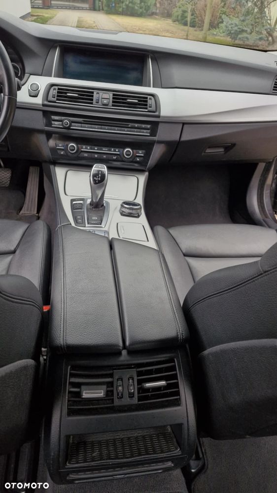 BMW Seria 5 528i xDrive Sport-Aut - 15