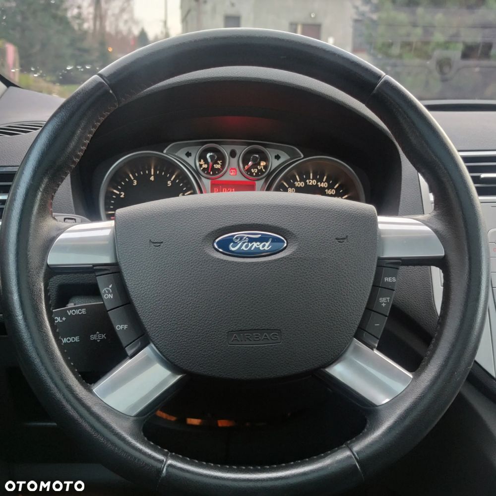 Ford Kuga 2.5 4x4 Titanium - 6