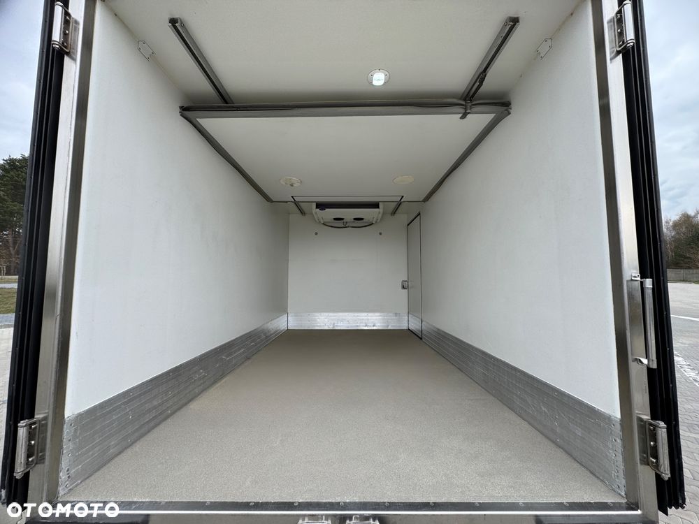 Iveco Daily‼️35/50C18‼️3.0 HI-MATIC Chłodnia/Mroźnia zakres -29C/+20C Grzanie Carrier XARIOS 500 Grube Ściany/Podłoga Przegroda komorowa‼️ na bliźniaku Poduszki Pneumatyczne DMC3500kg Zewnętrzne źródło zasilania 400V - 5