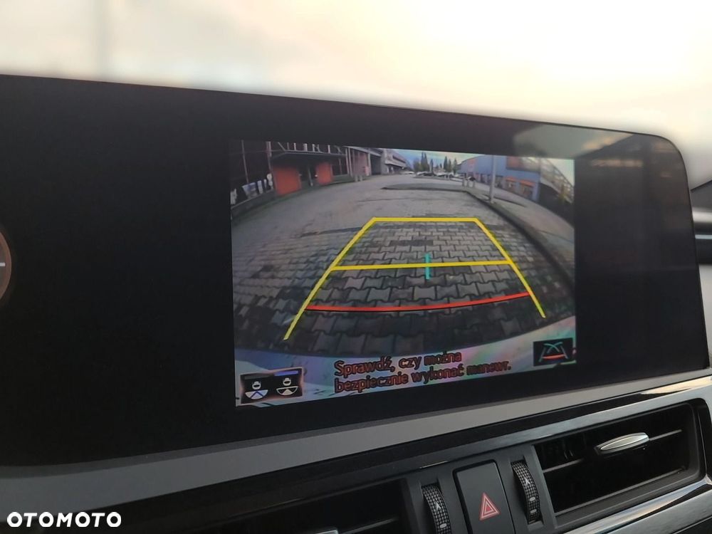 Lexus ES 300h Business Edition - 17