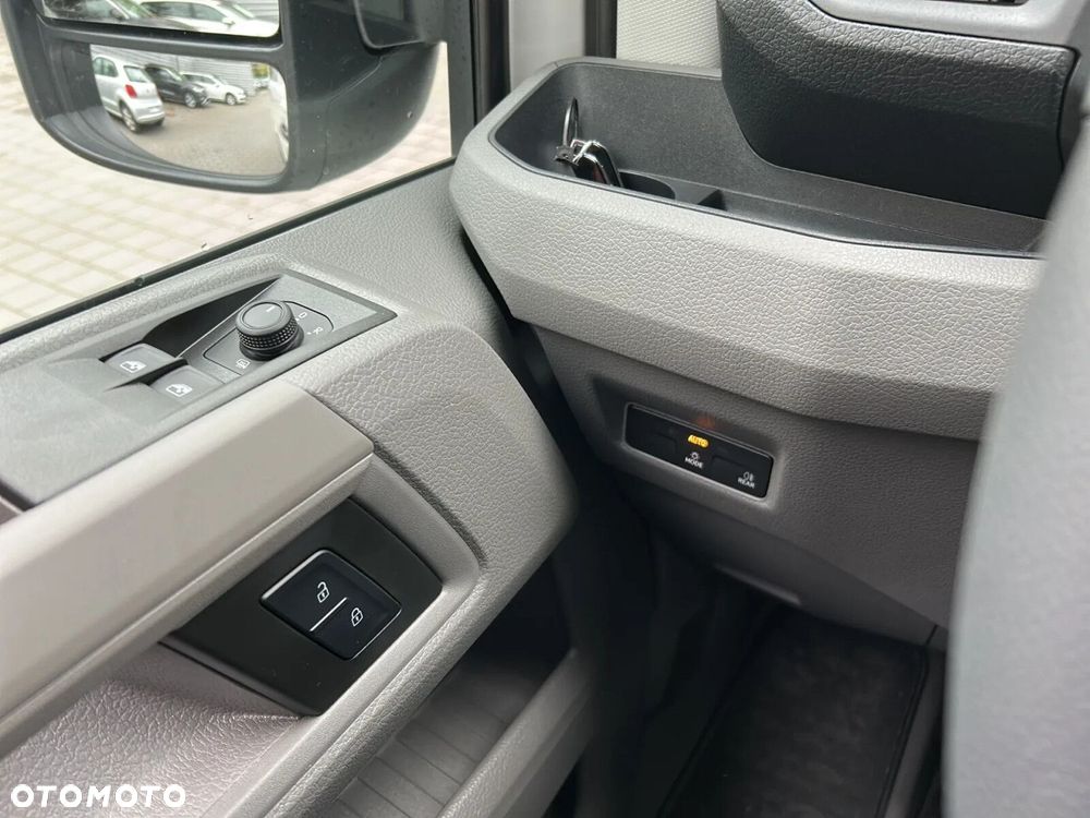 Volkswagen Crafter 35 L3H2/9 osobowy/furgon, 2.0 TD1 140 KM - 29