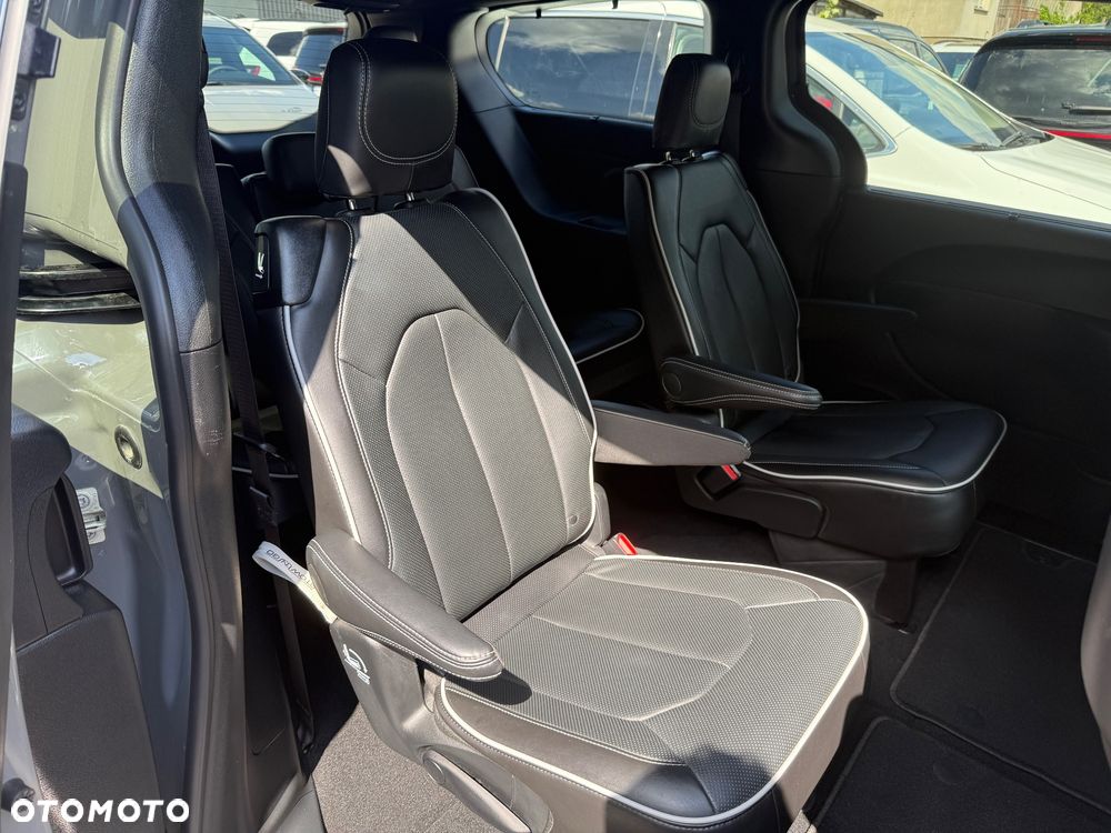 Chrysler Pacifica - 29