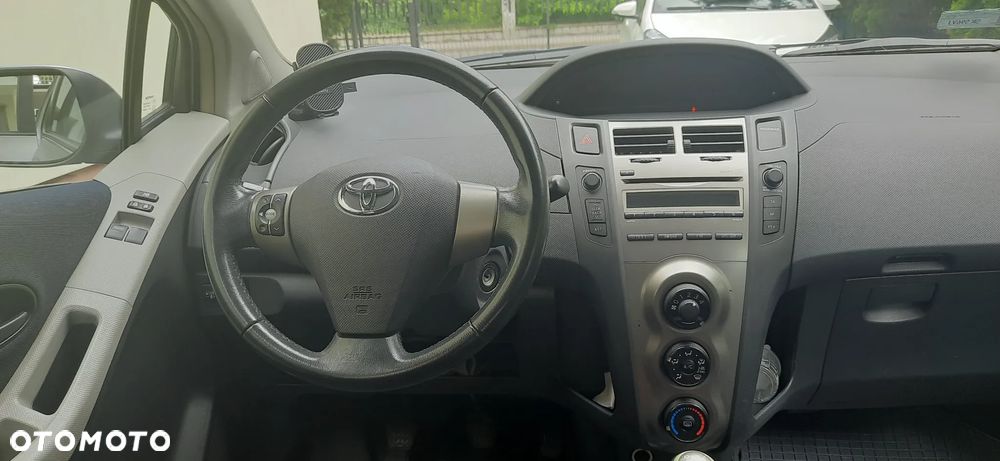 Toyota Yaris 1.33 Prestige - 9