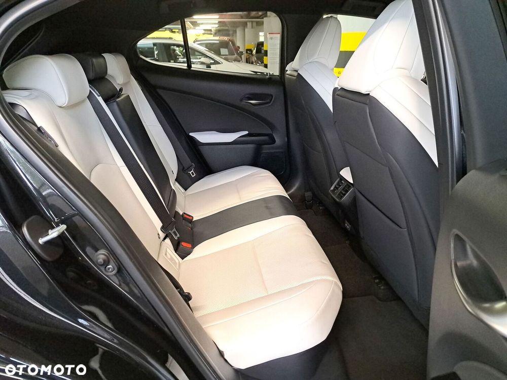 Lexus UX - 15