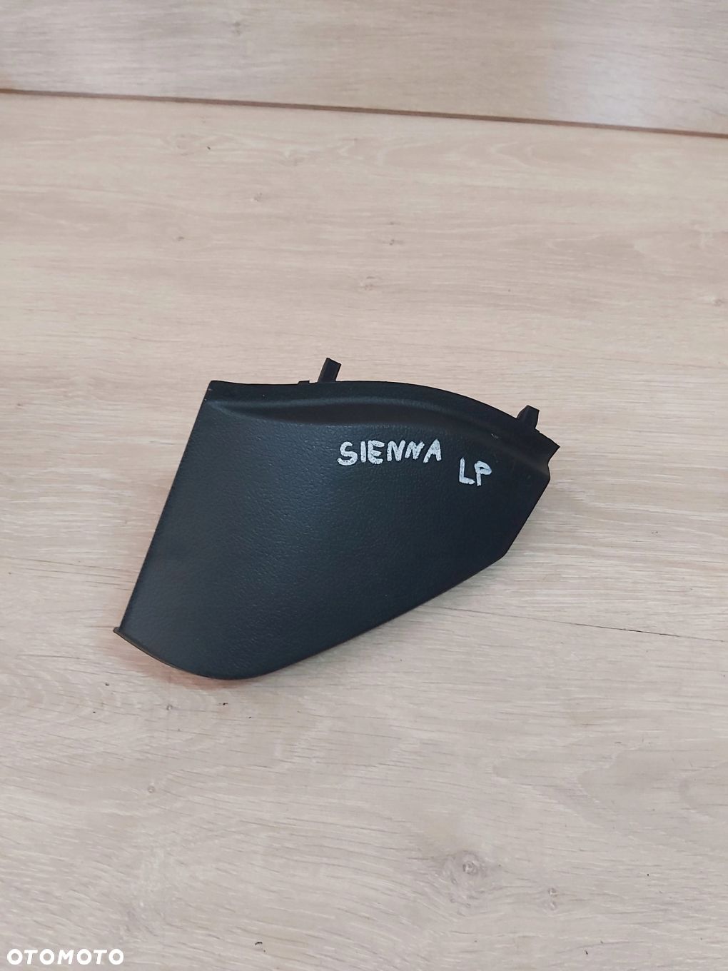 TOYOTA Sienna osłona deski lewa czarna 55318-08020 - 1