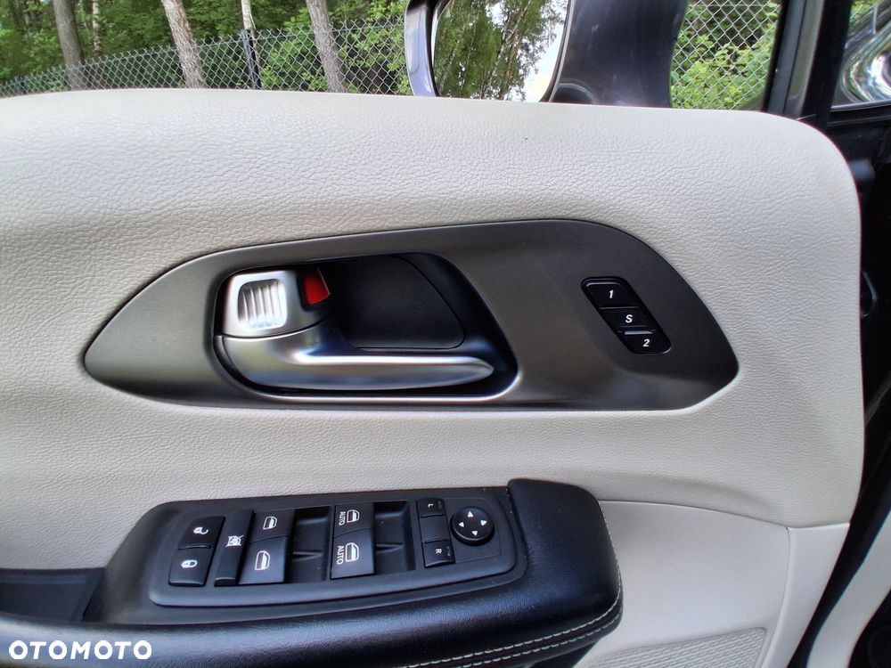 Chrysler Pacifica - 12