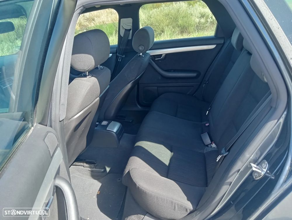 Audi A4 Avant 2.0 TDi S-line - 4