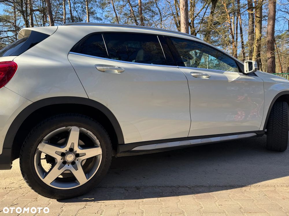 Mercedes-Benz GLA 250 4-Matic AMG Line - 3