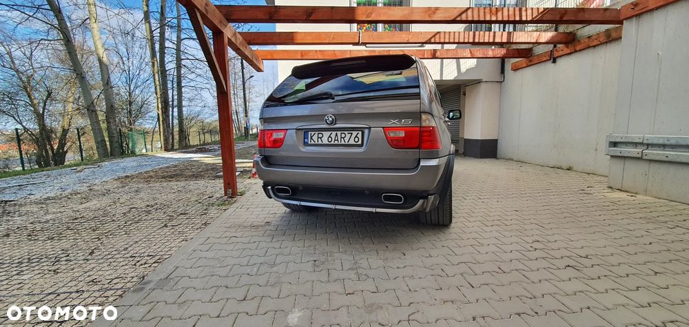 BMW X5 4.8 is - 3