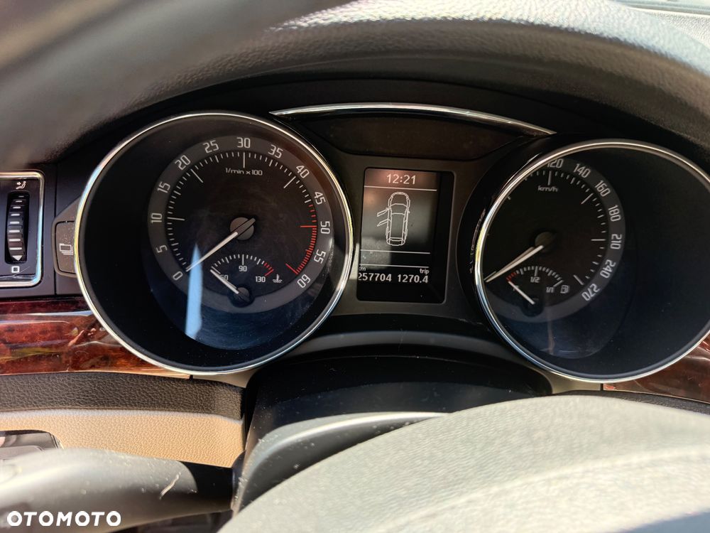 Skoda Superb 2.0 TDI 4x4 Platinum - 8