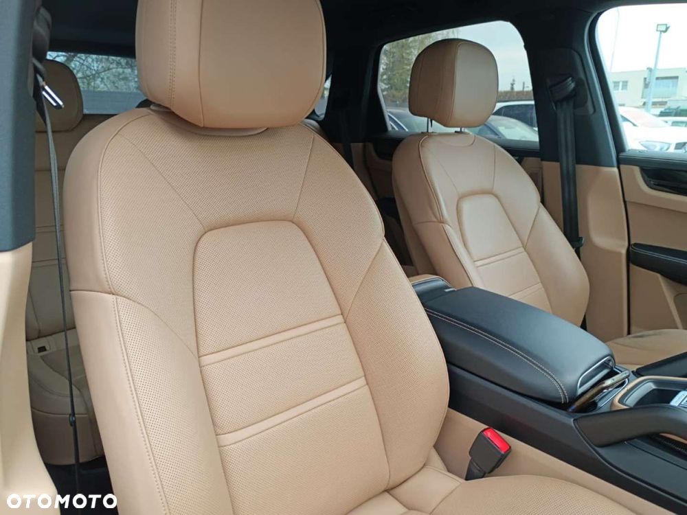 Porsche Cayenne - 24