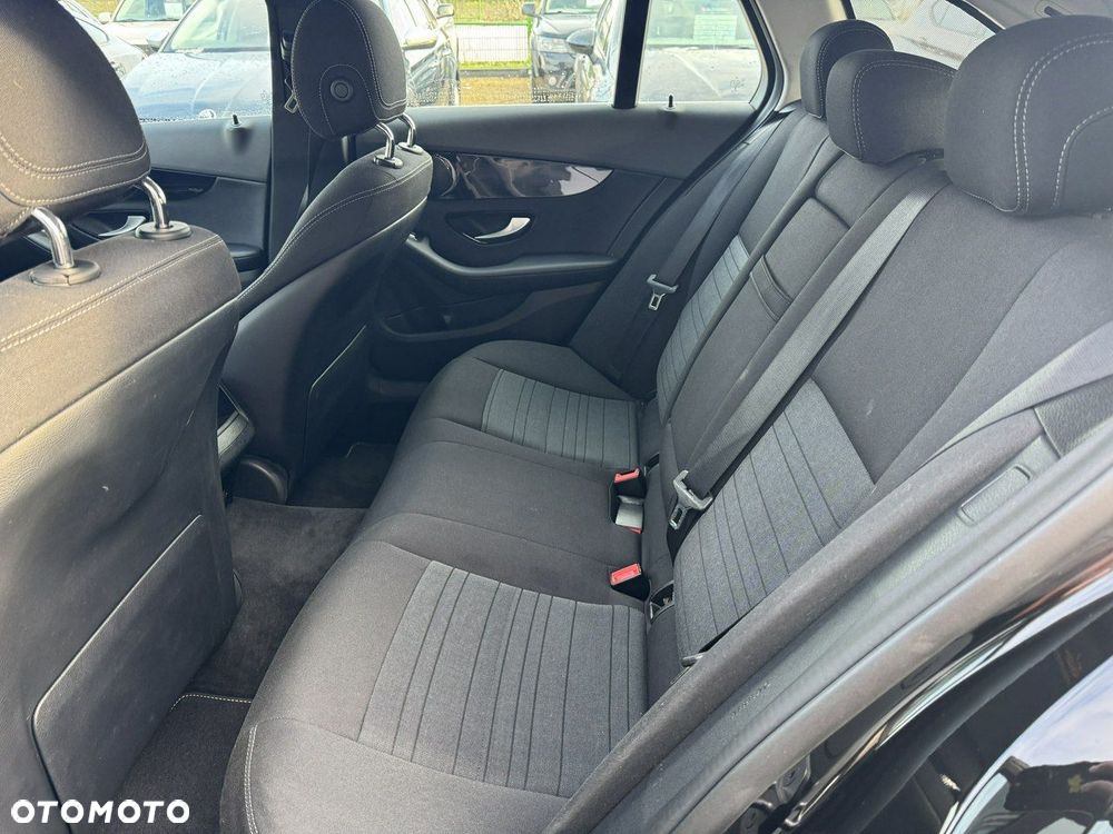 Mercedes-Benz Klasa C 180 T Avantgarde - 22