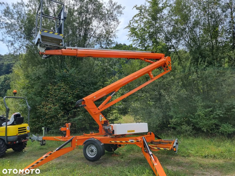 Nifty 170 HAC Zwyżka koszowa 17 metrów Podnośnik. jak Nowa z salonu 2015rok. PRĄD 230v. 4 sekcje sterowania na dole Nowy model! Z komuny Norweskiej. Używana była 1 raz do roku. Serwisowana w DEKRA do końca OKAZJA. Zwyżka Obrotowa. Poziomowanie kosza. Pełna Hydraulika. Ani deka luzów i wycieków. Zadbany sprzęt. Posiadam 2 identyczne sztuki. Druga z 2020 roku! - 14