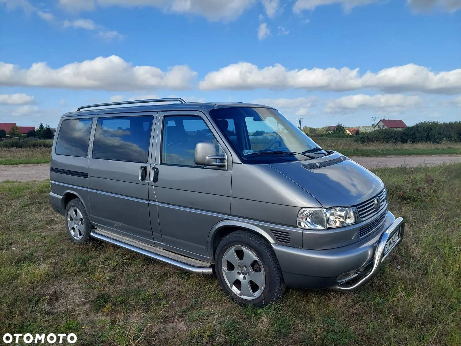 Volkswagen Caravelle - 1