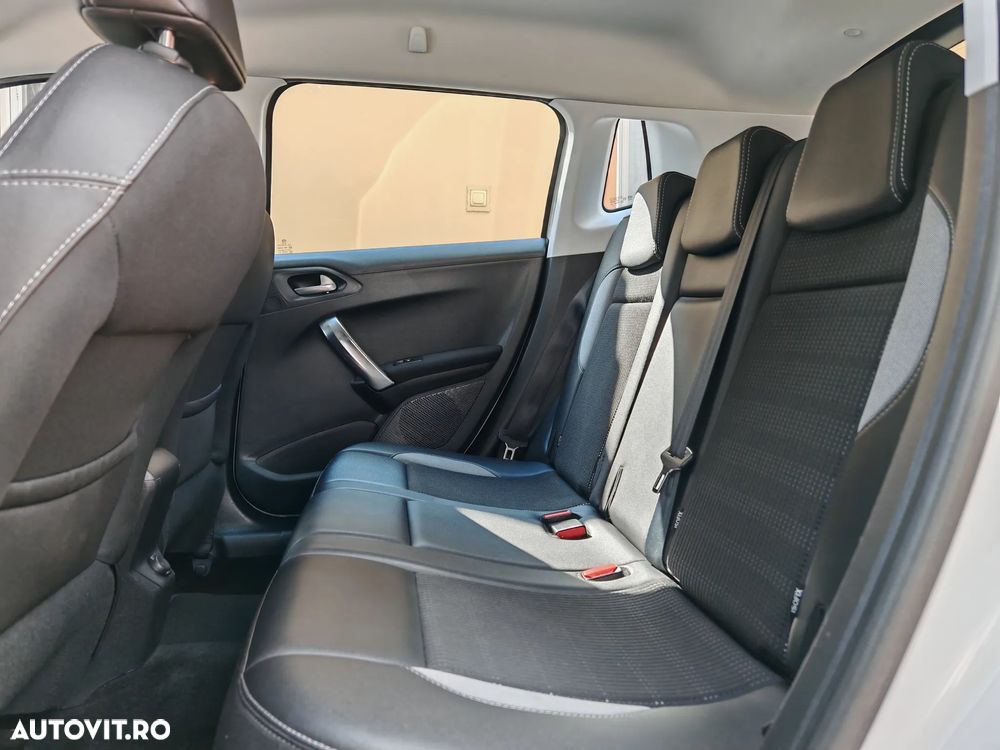 Peugeot 2008 1.2 L PureTech STT Allure - 10