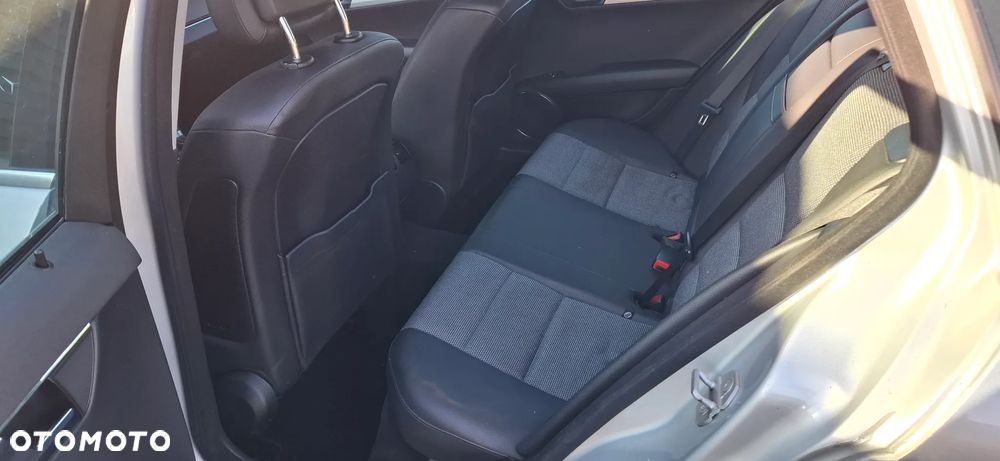 Mercedes-Benz Klasa C 200 T CDI DPF Automatik Avantgarde - 23