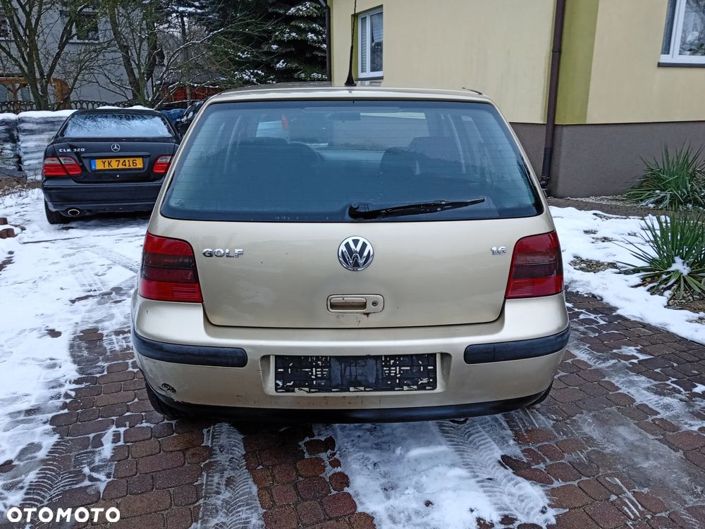 Volkswagen Golf - 10
