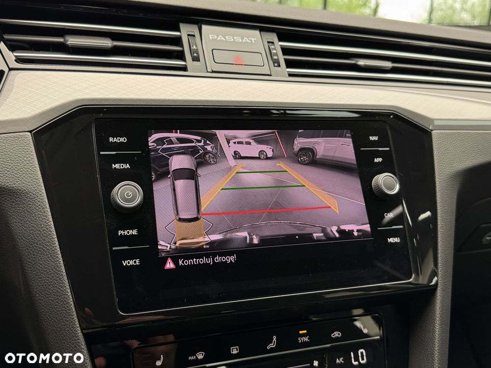 Volkswagen Passat - 37