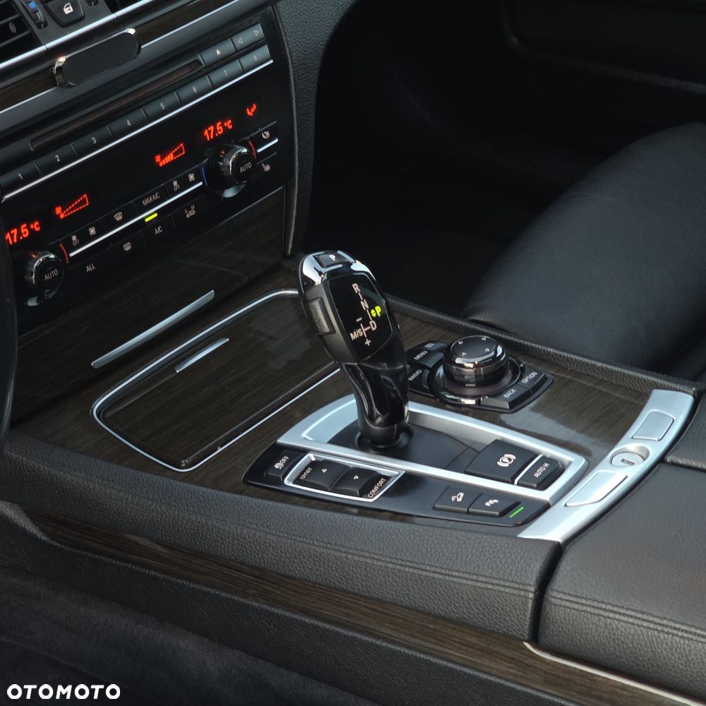 BMW Seria 7 730d xDrive - 28