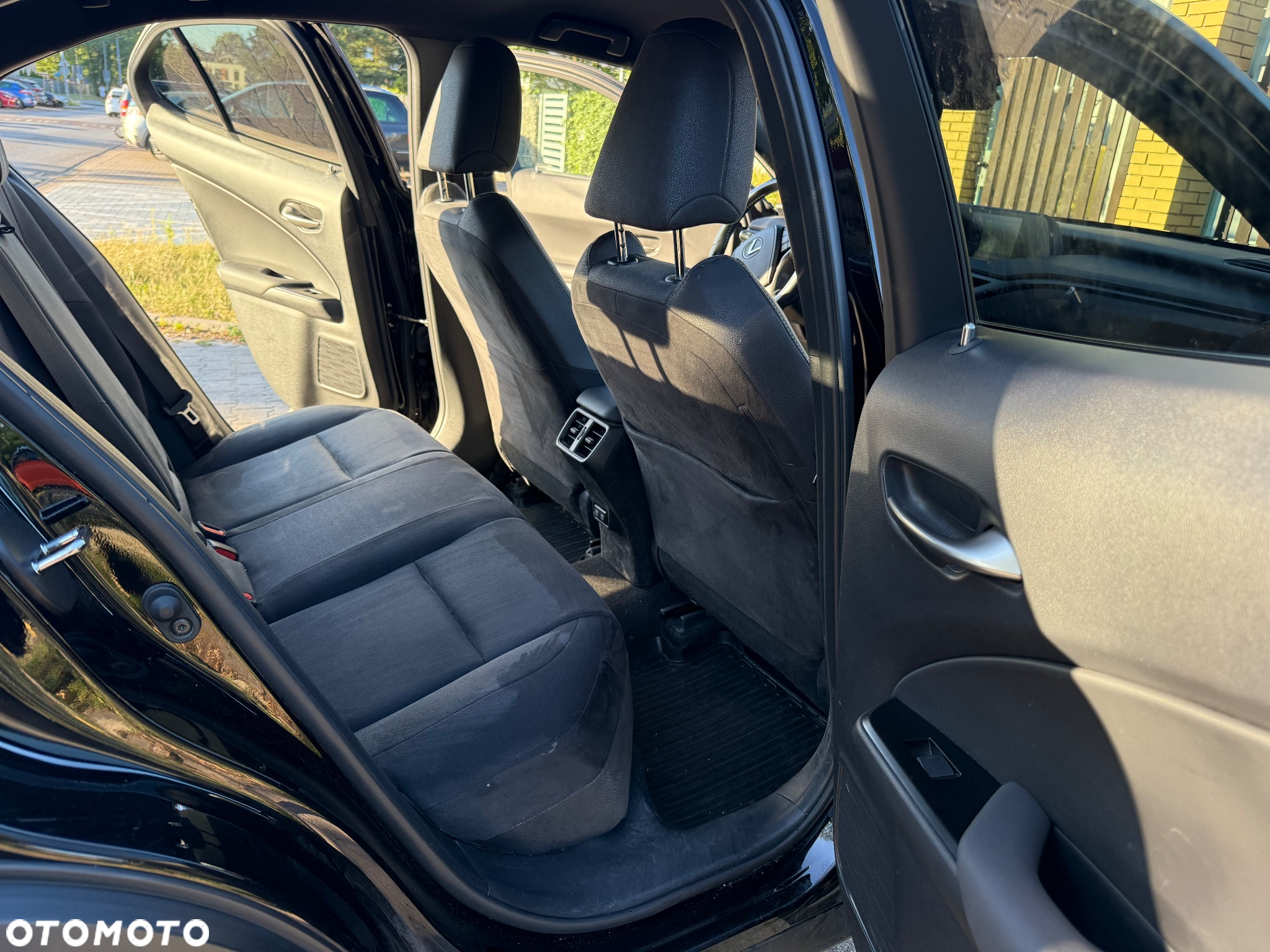 Lexus UX - 12
