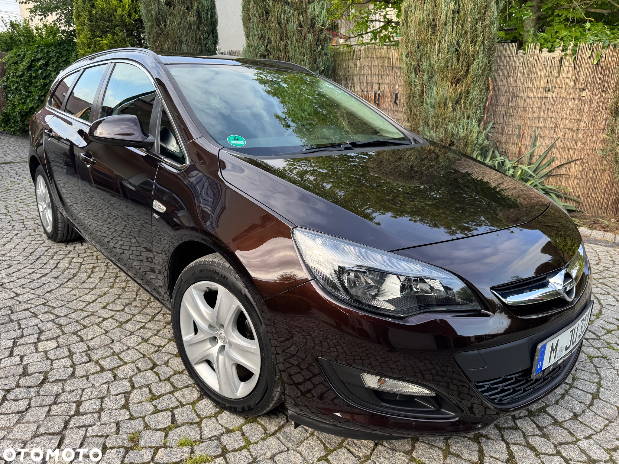 Opel Astra IV 1.4 T Cosmo - 12