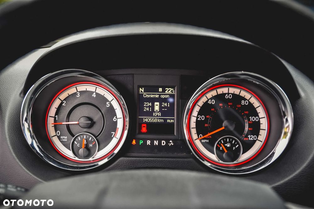 Dodge Grand Caravan 3.6 R/T - 33