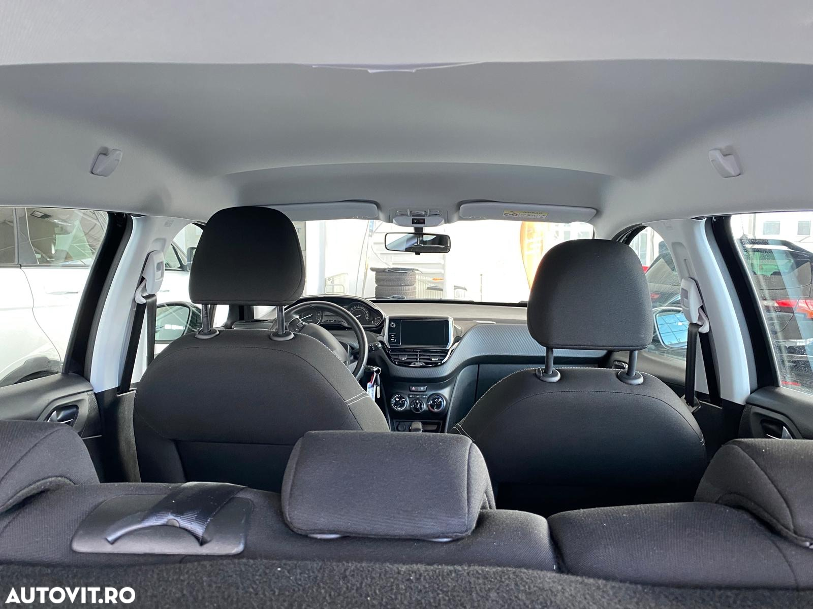 Peugeot 2008 1.2 PureTech Turbo Allure - 29