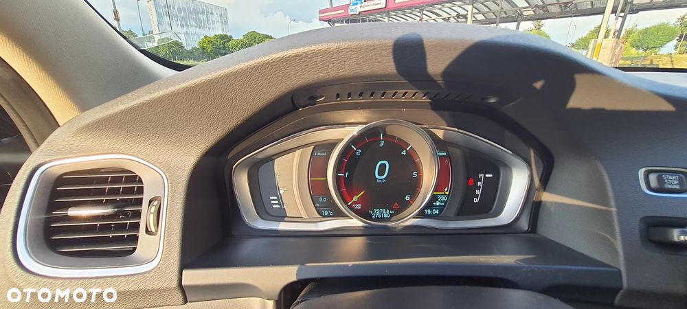 Volvo V60 D6 AWD Plug-in Hybrid R-Design Summum - 18