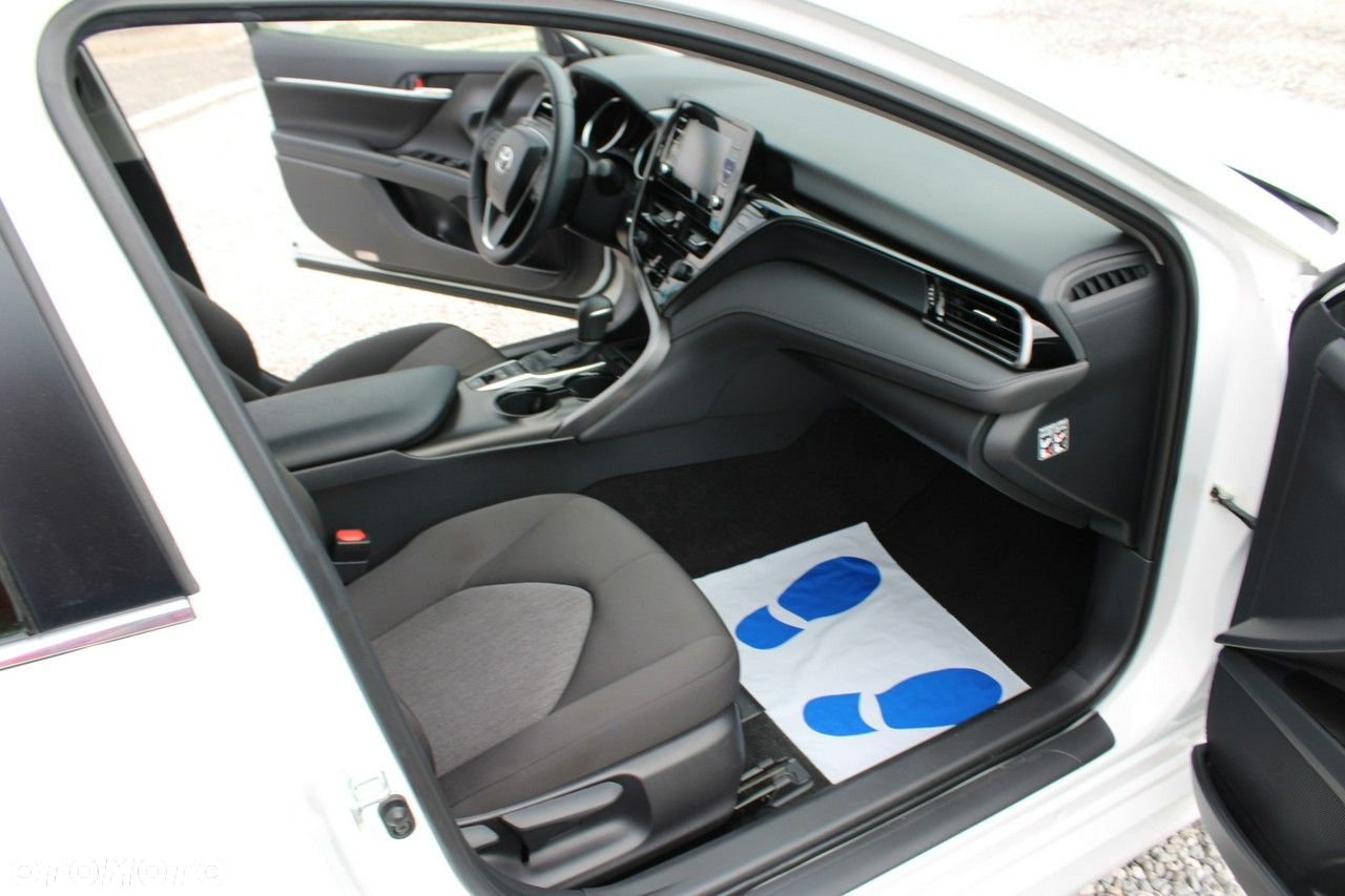 Toyota Camry - 33