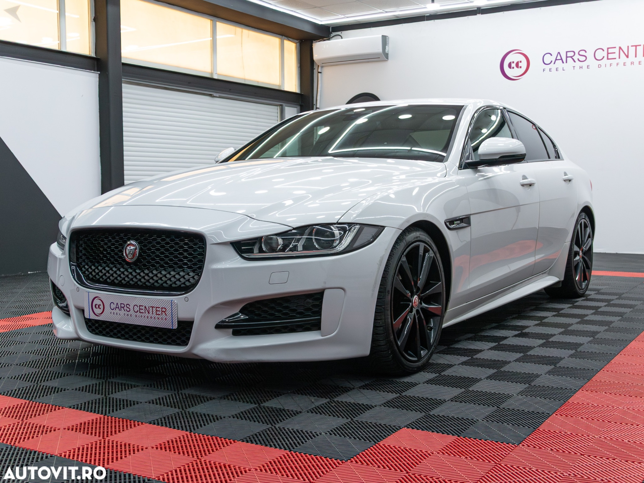Jaguar XE 2.0 R-Sport - 3