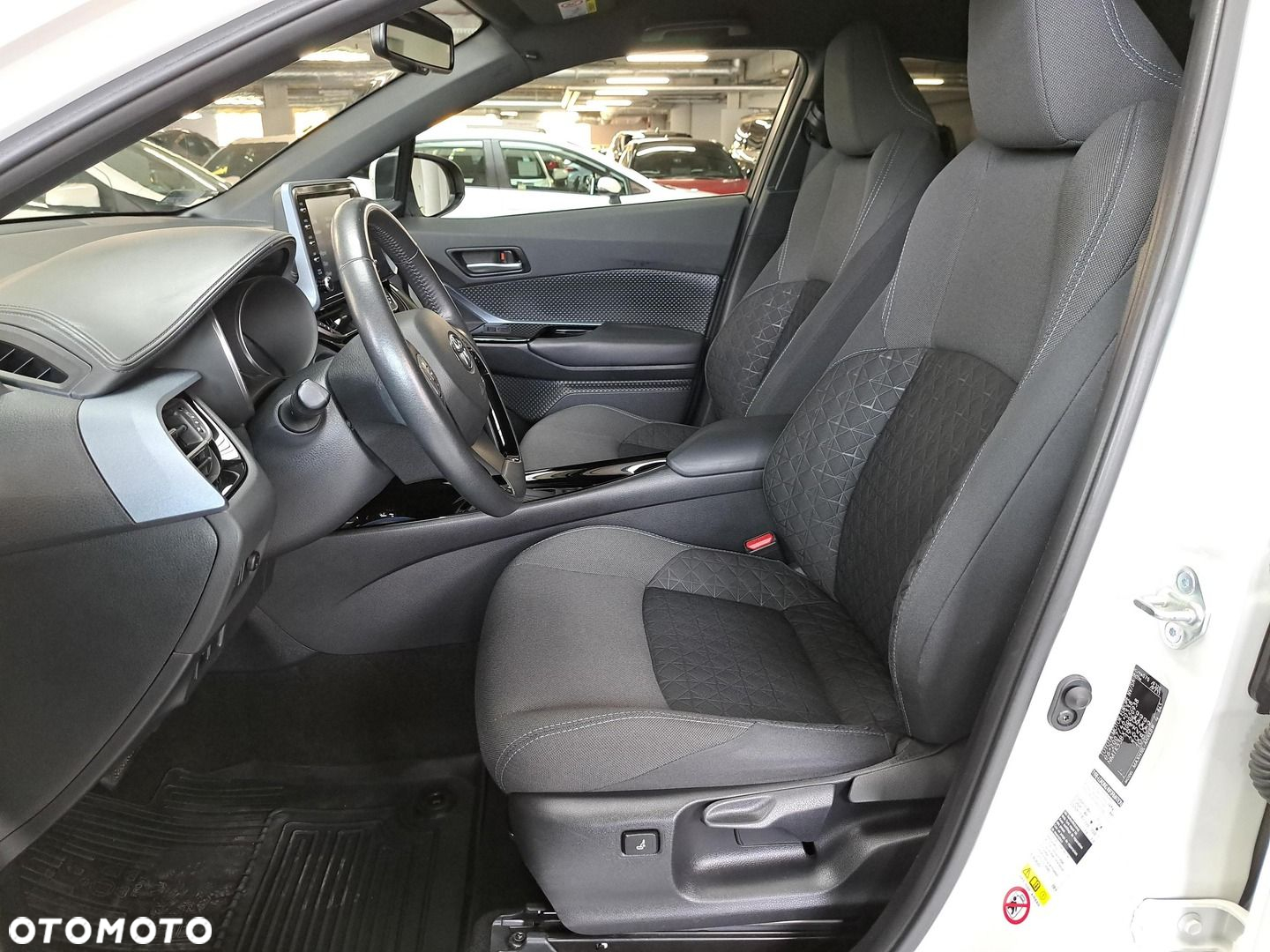 Toyota C-HR - 10
