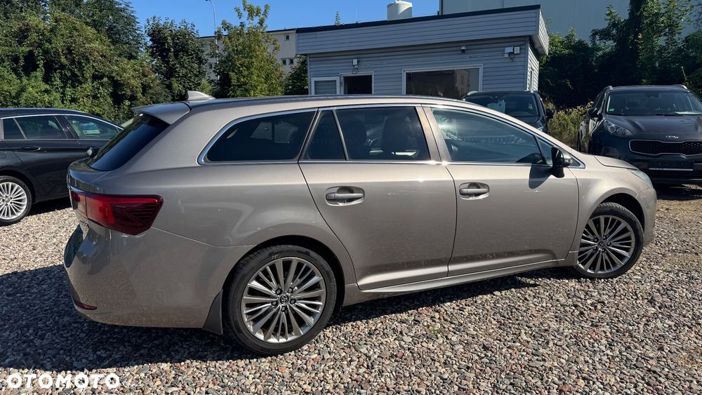 Toyota Avensis Touring Sports 1.8 Multidrive S Executive - 17