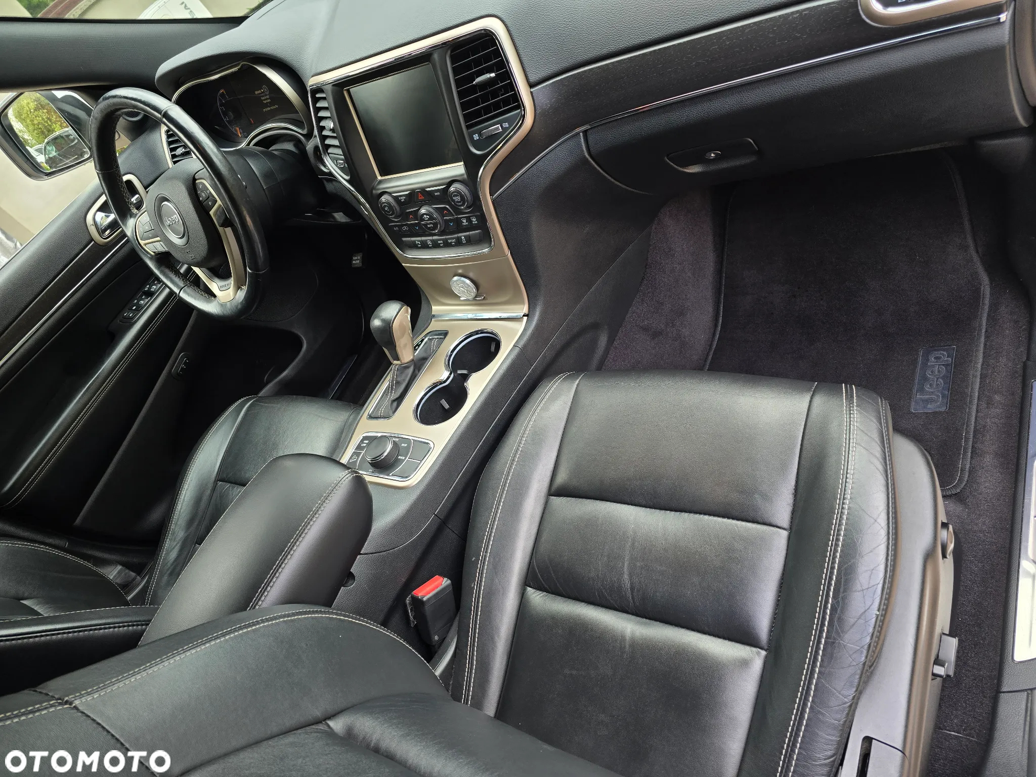 Jeep Grand Cherokee - 29