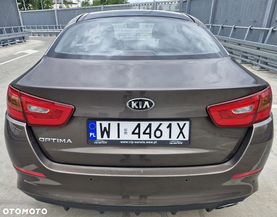 Kia Optima 2.0 L - 11