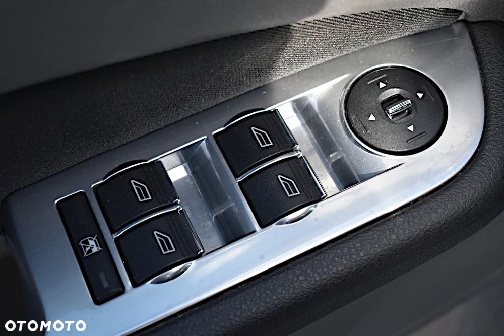 Ford Focus 2.0 16V Ghia - 24