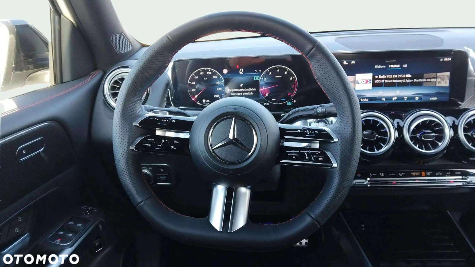 Mercedes-Benz GLB - 12