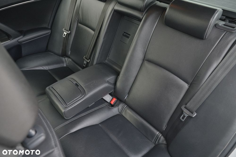 Toyota Avensis 2.0 D-4D Executive - 25