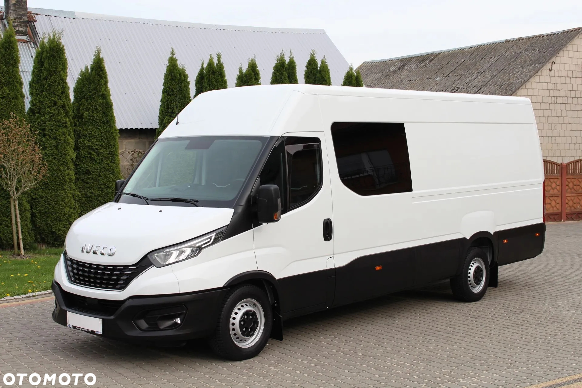 Iveco DAILY 35S18 / 3.0 180KM / AUTOMAT / POLSKI SALON / NISKI PRZEBIEG / SWIATŁA LED / DOKA / BRYGADÓWKA / JAK NOWY !!! - 2