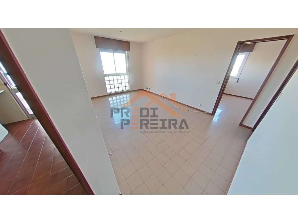 Oportunidade Única - T1 com arrecadação em Santo António dos Cavale... - Grande imagem: 3/25