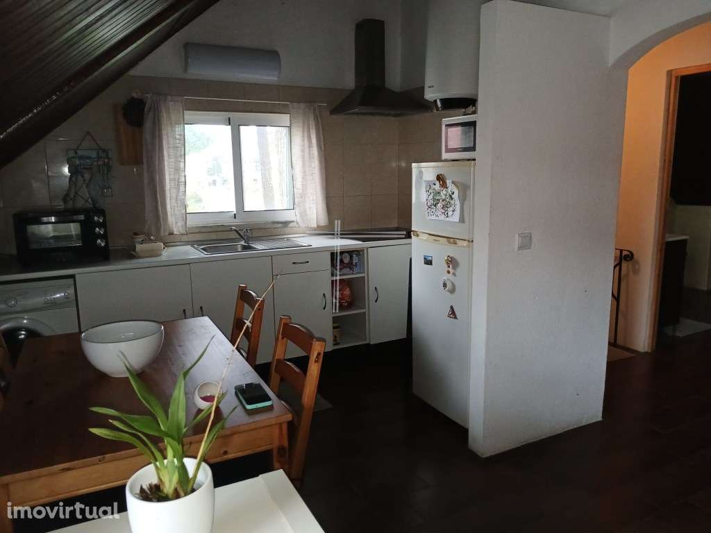 Moradia geminada T3, arquitetura tradicional- Aroeira - Grande imagem: 5/22