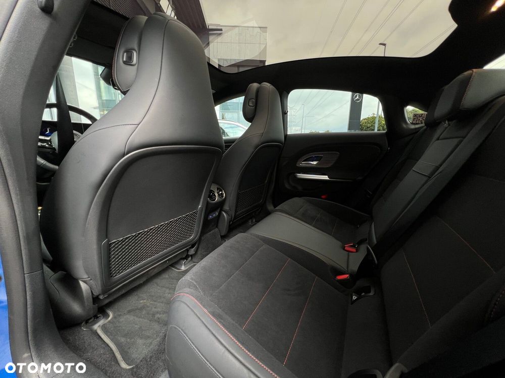 Mercedes-Benz CLA - 12
