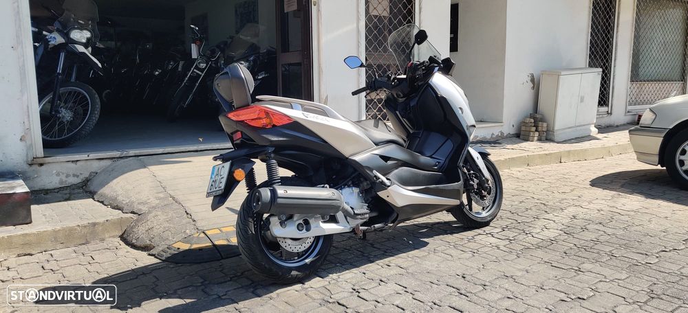 Yamaha X-Max 125 - 8