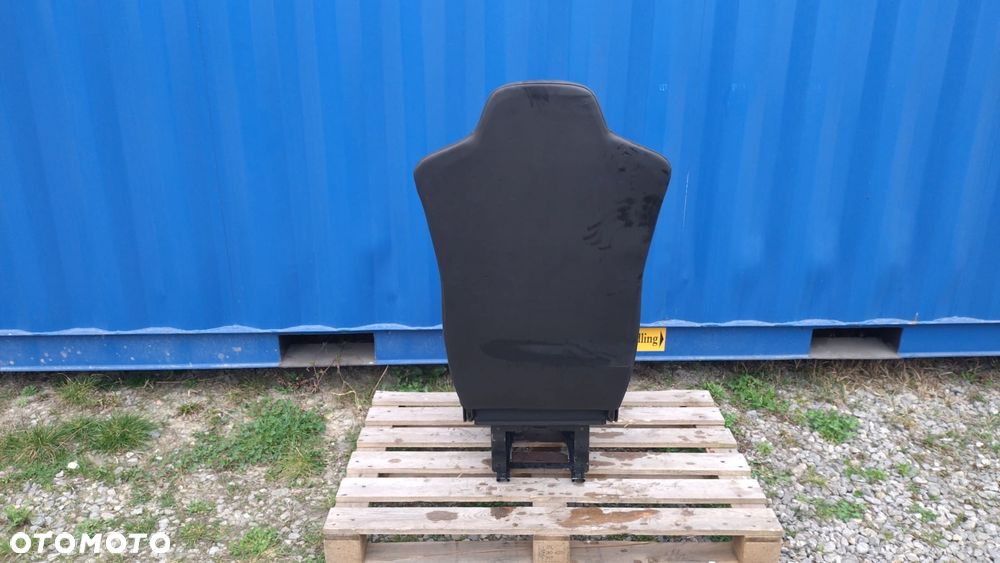 FOTEL PASAŻERA RENAULT TRUCK D T C K MIDLUM PREMIUM NO 126/180 - 2